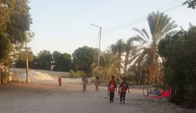 سيرا على الأقدام.. بدء توافد التلاميذ على المدارس فى أول يوم بالعام الجديد بالأقصر