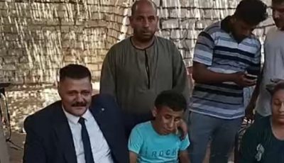 فاعل خير يتبرع بموبايل للطالب الكفيف شنودة بالمنيا استجابة لـ القاهرة 24.. والطالب: فرحتوا قلبي
