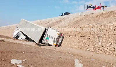 بدون إصابات.. انقلاب سيارة نقل ثقيل أعلي إقليمي المنوفية