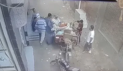 فيديو لصاحب مخبز يسكب جاز على خبز لبائع بالشرقية يثير غضب المصريين