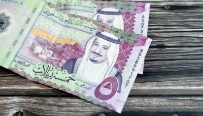 «يا رايحيين للنبي الغالي».. خطوات الحصول على الريال السعودي قبل السفر