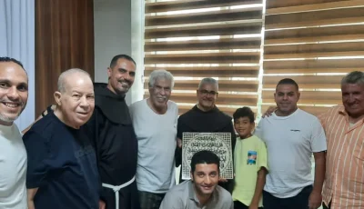 زيارة الأب بطرس دانيال للكابتن حسن شحاتة..صور