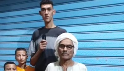 طوله مترين ونصف.. عرفة أطول شاب في المنيا وعمره 18 عامًا: نفسي في فرصة عمل
