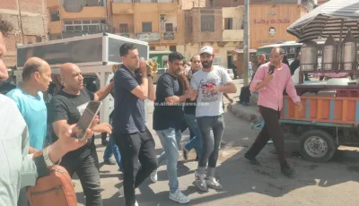 الكابتن محمد محسن أبو جريشة يودع والده.. دموع وألم في مقابر الأسرة بالإسماعيلية