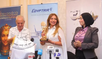 ليلى علوي تتفاجأ بعدد أفلامها أثناء تكريمها في مهرجان الإسكندرية السينيمائي الدولي