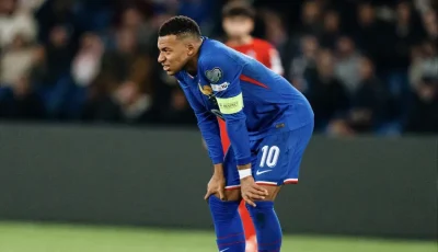 رسميًا.. مبابي يغادر معسكر منتخب فرنسا بسبب الإصابة