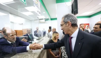وزير الاتصالات يزور مدرسة WE للتكنولوجيا التطبيقية ومركز مبيعات قنا المستجدة التابع لشركة WE