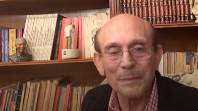 بعد أزمة قلبية مفاجأة.. نقل الفنان محمد صبحي إلى المستشفى