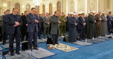 الرئيس السيسى يؤدى صلاة الفجر بمسجد العزيز الحكيم بالمقطم إيذانا بافتتاحه.. وزير الأوقاف يلقى خطبة بمناسبة ذكرى الإسراء والمعراج.. ورئاسة الجمهورية: المسجد منارة جديدة ومؤسسة دينية تقدم خدمات مجتمعية مختلفة