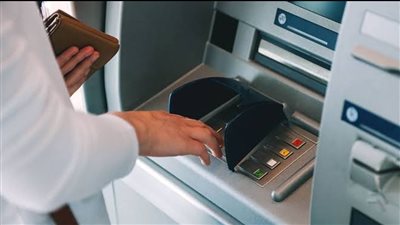 رسوم السحب والاستعلام من ماكينات ATM بعد القرار الجديد