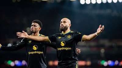 آرسنال ضد مان يونايتد.. مانشستر يونايتد يفوز على أرسنال (2/3) في قمة الدوري الإنجليزي الممتاز