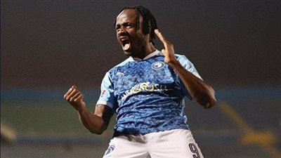 تفاصيل أزمة تجديد عقد فيستون ماييلي مع بيراميدز والنادي يترقب رد اللاعب