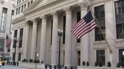 الفيدرالي الأمريكي يتجه لتثبيت أسعار الفائدة وباول تحت الضغوط