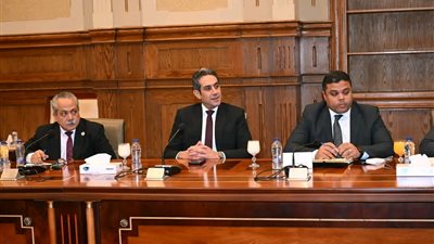 النائب أيمن حامد شريف يشارك في اجتماع لجنة التضامن لمناقشة حلول سكنية لمستأجري الإيجار القديم.. صور