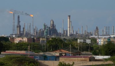 النفط يتماسك بعد هبوط الأسعار 4% في الجلسة السابقة