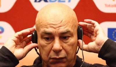 الإعلام المصري يقاطع مؤتمر مدرب نيجيريا بسبب حسام حسن