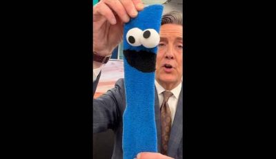 مذيع أمريكي يدخل «غينيس» بالجوارب