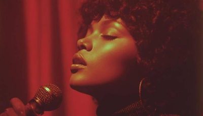 حققت أرقاماً مذهلة في وقت قياسي.. مطربة غامضة تجتاح تطبيقات الاستماع عالمياً