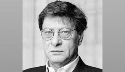 محمود درويش..طفل تشكلت لغته من رائحة الأرض