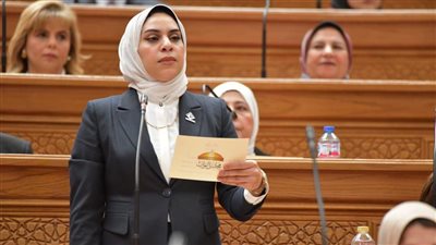 النائب فاطمة عادل تتقدم بطلب مناقشة عامة حول التمييز ضد المواطنين المصريين في حجز تذاكر قطارات السكك الحديدية